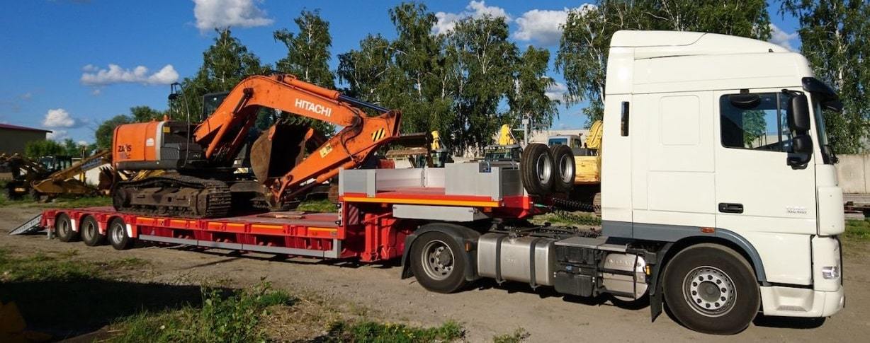 Фото превозкиспецтехники на низкорамном эвакуаторе